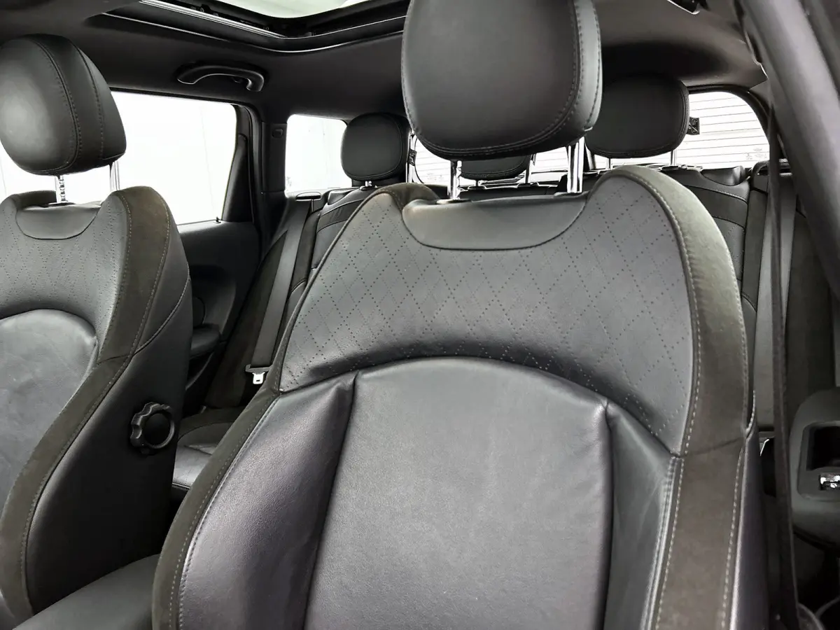 Mini 1.5 One Business Edition / Airco-ecc / Navigatie / Panorama schuifdak / Leder / Cruise-ctr. / Apk 10-2026
