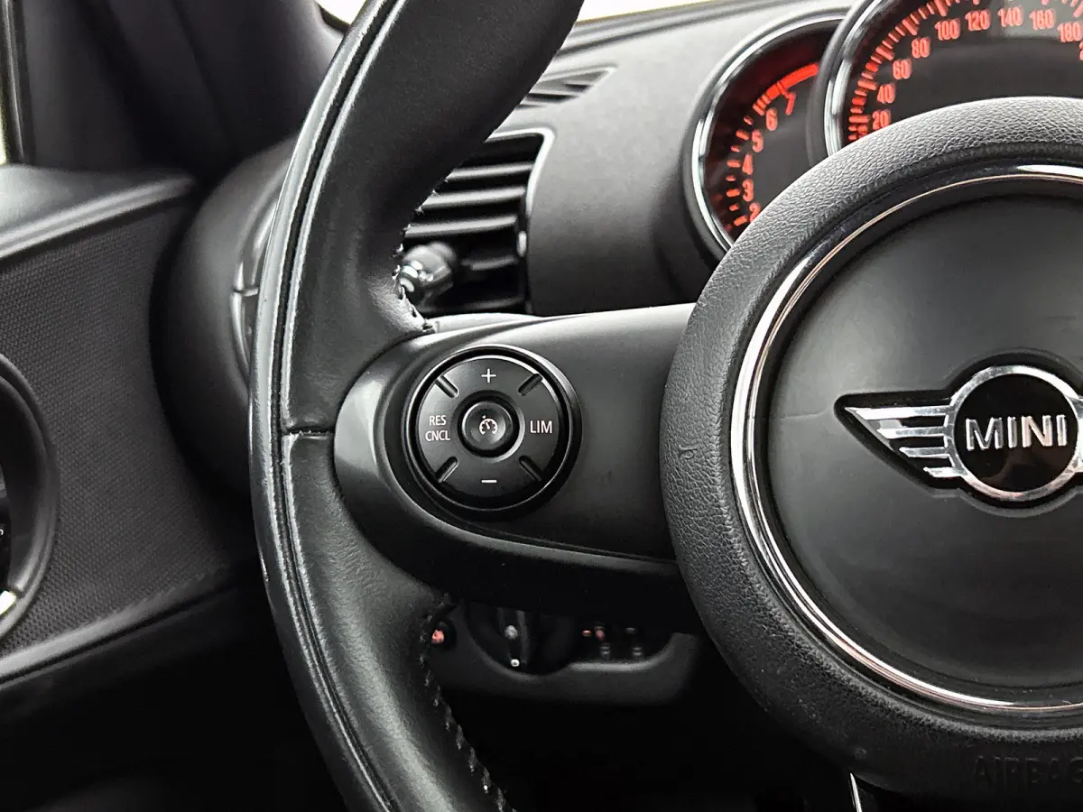 Mini 1.5 One Business Edition / Airco-ecc / Navigatie / Panorama schuifdak / Leder / Cruise-ctr. / Apk 10-2026