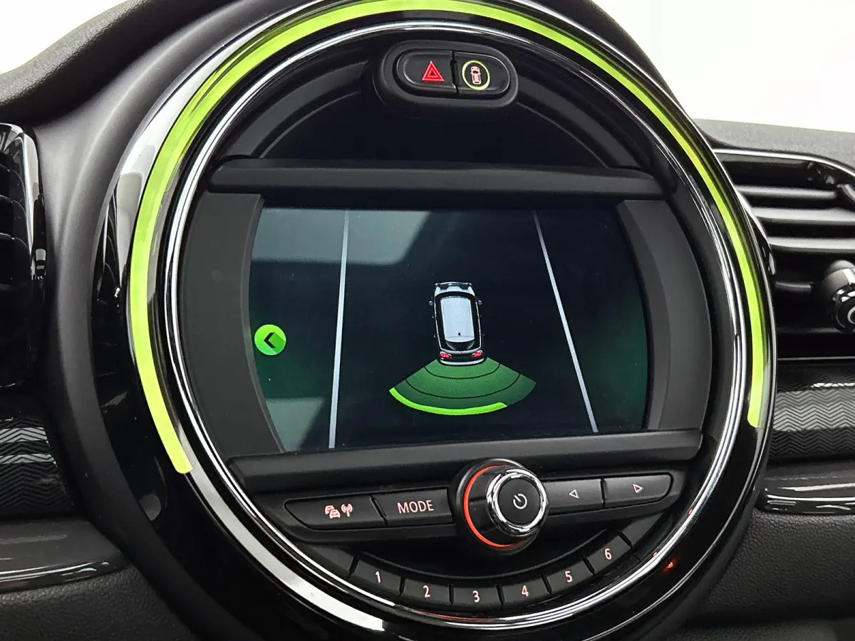 Mini 1.5 One Business Edition / Airco-ecc / Navigatie / Panorama schuifdak / Leder / Cruise-ctr. / Apk 10-2026