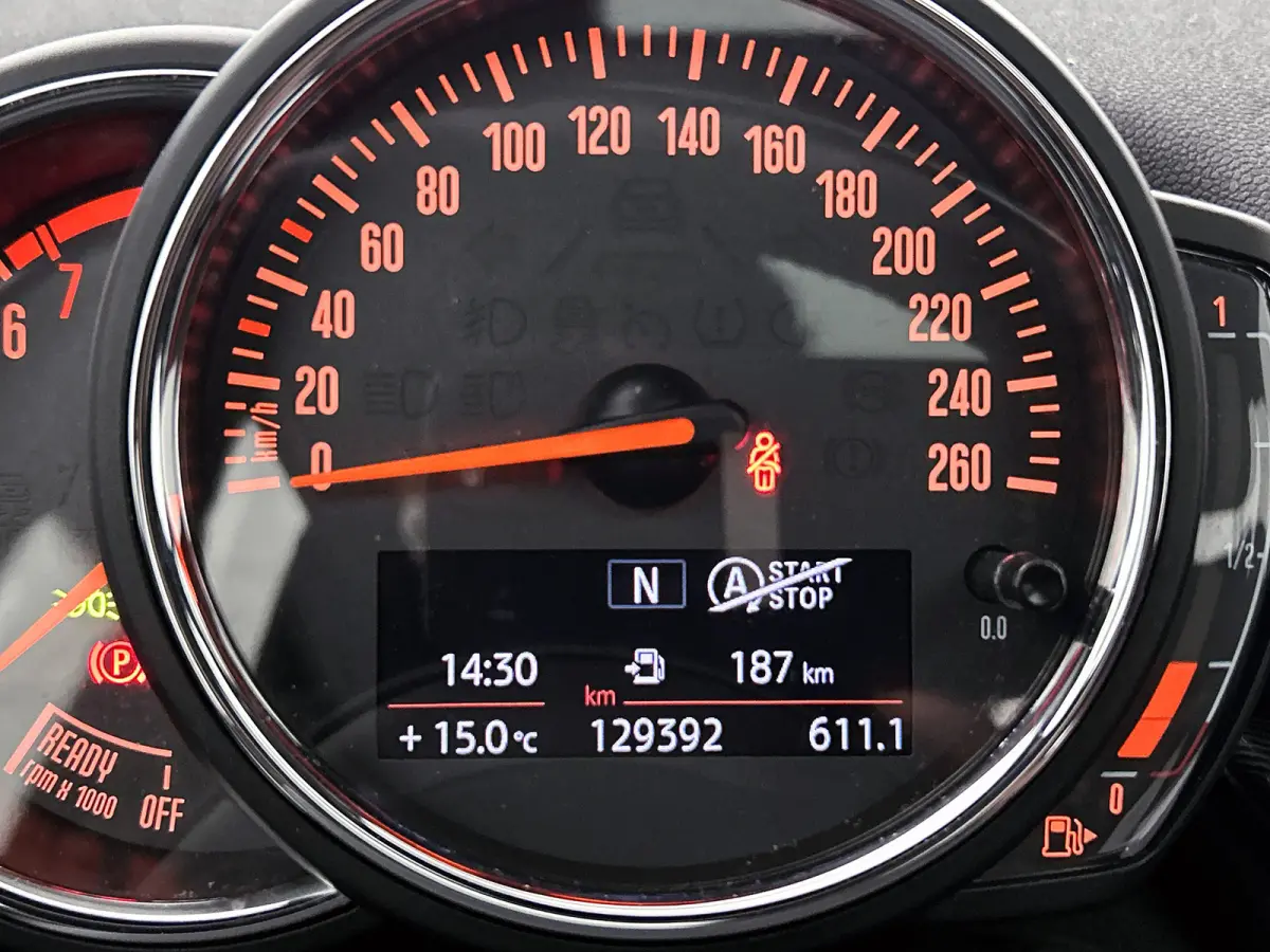 Mini 1.5 One Business Edition / Airco-ecc / Navigatie / Panorama schuifdak / Leder / Cruise-ctr. / Apk 10-2026