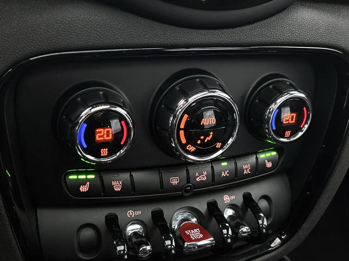 Mini 1.5 One Business Edition / Airco-ecc / Navigatie / Panorama schuifdak / Leder / Cruise-ctr. / Apk 10-2026