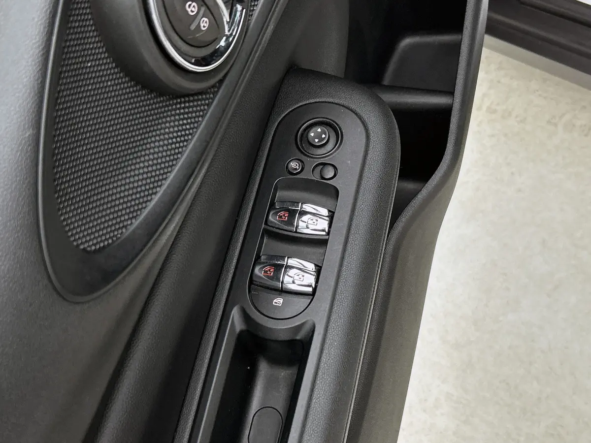 Mini 1.5 One Business Edition / Airco-ecc / Navigatie / Panorama schuifdak / Leder / Cruise-ctr. / Apk 10-2026