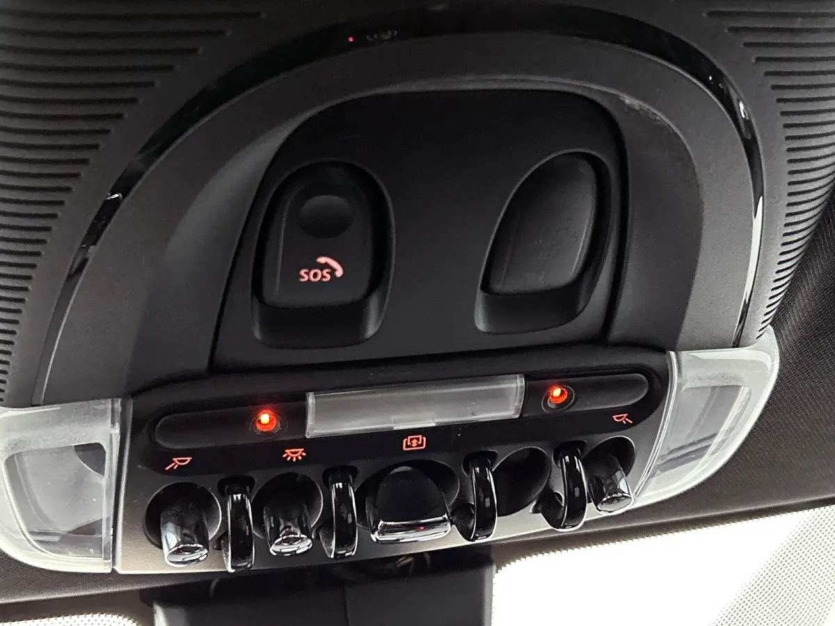 Mini 1.5 One Business Edition / Airco-ecc / Navigatie / Panorama schuifdak / Leder / Cruise-ctr. / Apk 10-2026