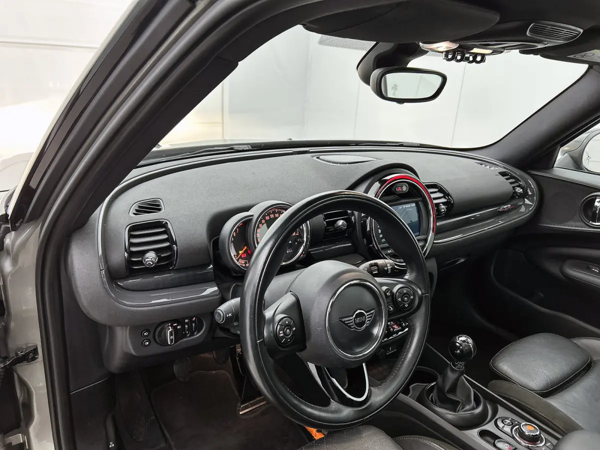 Mini 1.5 One Business Edition / Airco-ecc / Navigatie / Panorama schuifdak / Leder / Cruise-ctr. / Apk 10-2026
