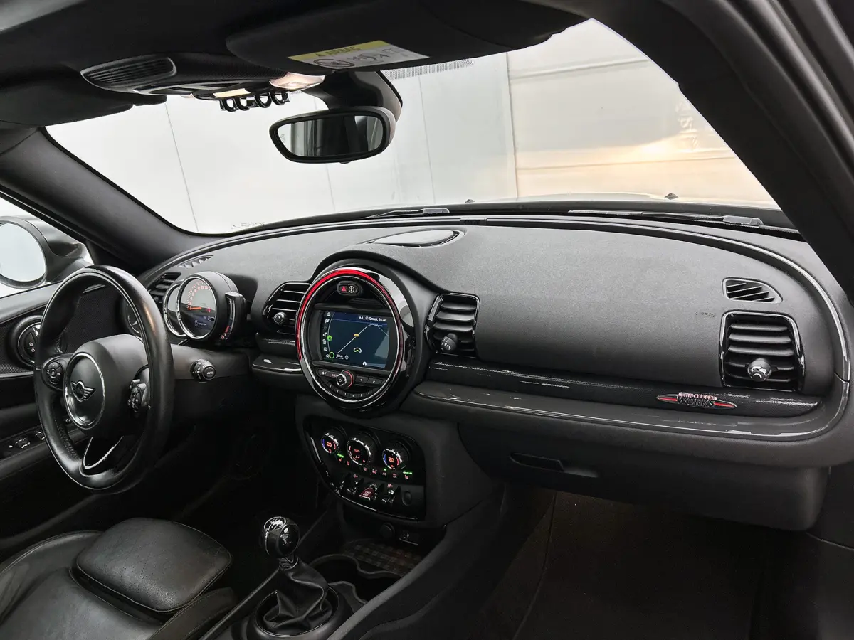Mini 1.5 One Business Edition / Airco-ecc / Navigatie / Panorama schuifdak / Leder / Cruise-ctr. / Apk 10-2026