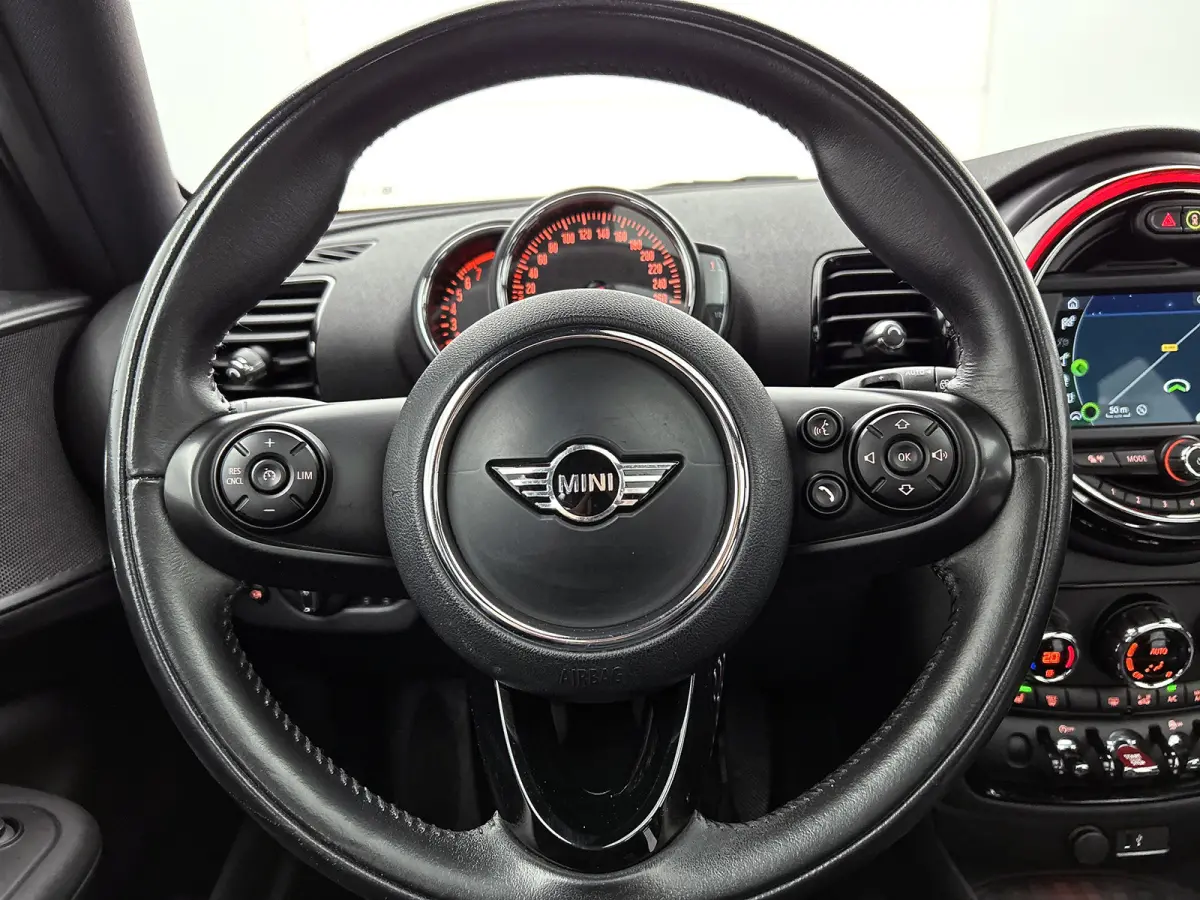Mini 1.5 One Business Edition / Airco-ecc / Navigatie / Panorama schuifdak / Leder / Cruise-ctr. / Apk 10-2026