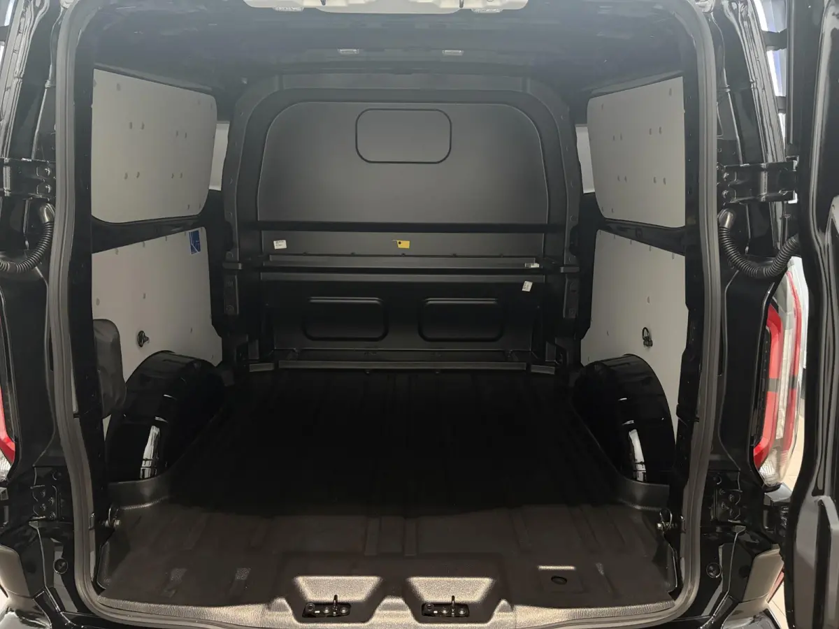 E-Transit MS-RT | | NIEUW TE BESTELLEN!! |  INKLAPBARE TREKHAAK | 360 CAMERA | CARPLAY | NAVI | CENTRALE DUBBELE VERGRENDELING | ADAPTIVE LED KOPLAMPEN |