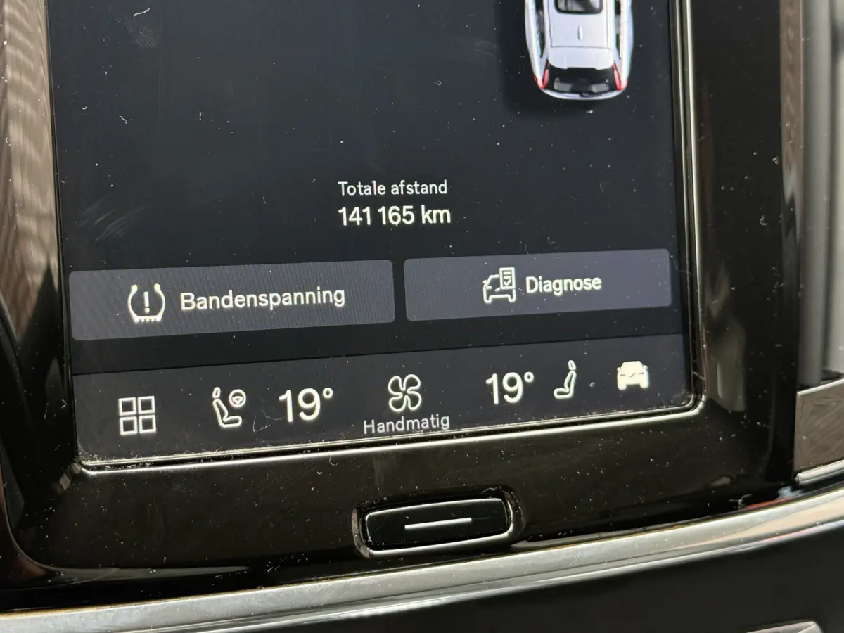 2.0 B4 Momentum Business | Keyless | Trekhaak | Apple Carplay