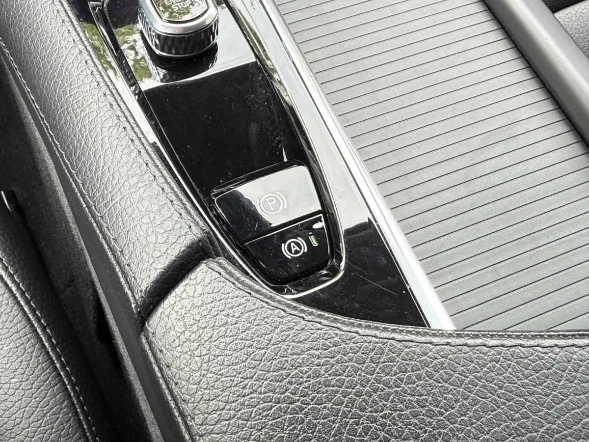 2.0 B4 Momentum Business | Keyless | Trekhaak | Apple Carplay