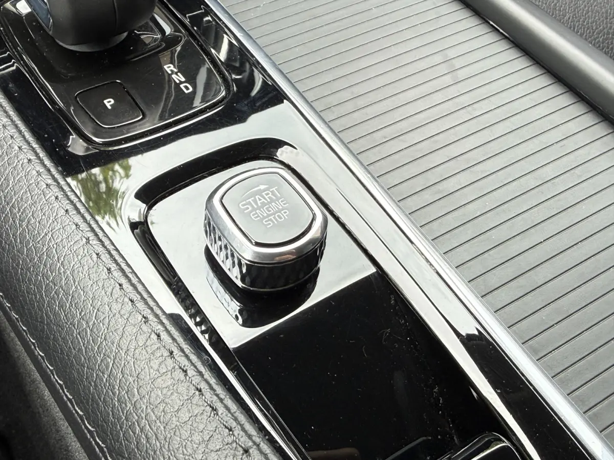 2.0 B4 Momentum Business | Keyless | Trekhaak | Apple Carplay