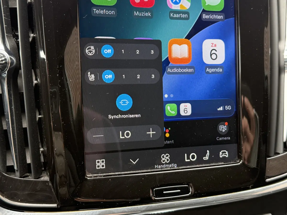 2.0 B4 Momentum Business | Keyless | Trekhaak | Apple Carplay