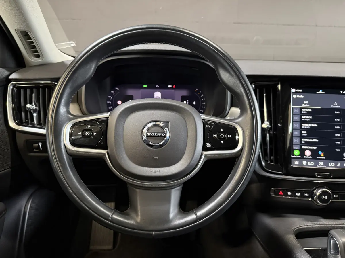 2.0 B4 Momentum Business | Keyless | Trekhaak | Apple Carplay