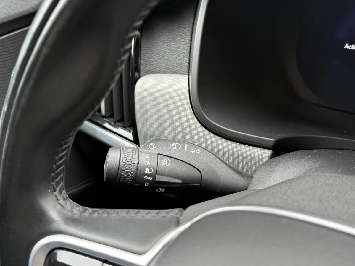 2.0 B4 Momentum Business | Keyless | Trekhaak | Apple Carplay