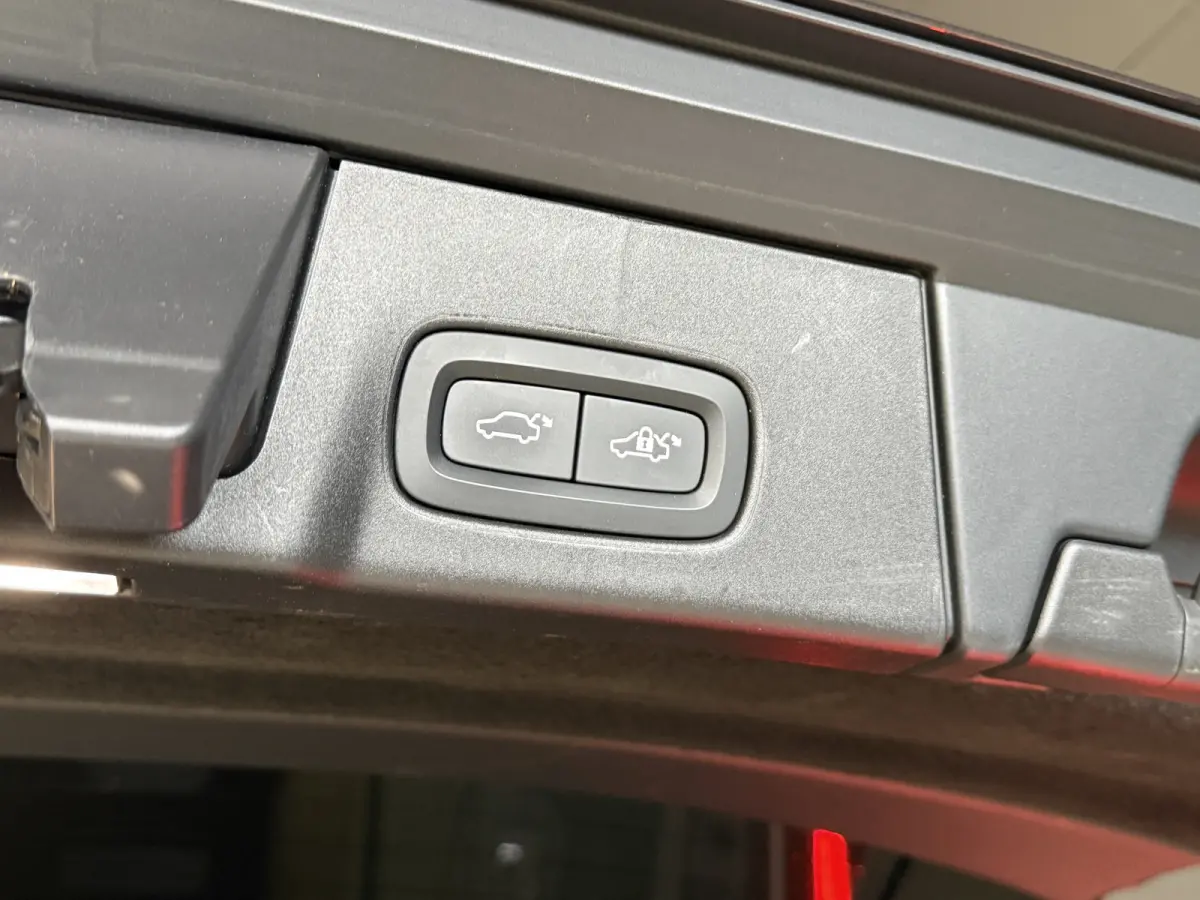 2.0 B4 Momentum Business | Keyless | Trekhaak | Apple Carplay