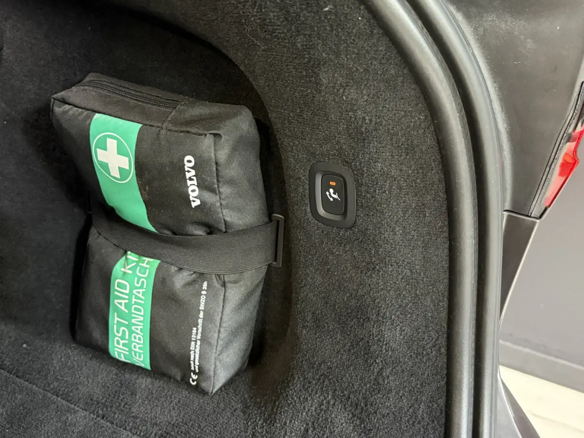 2.0 B4 Momentum Business | Keyless | Trekhaak | Apple Carplay