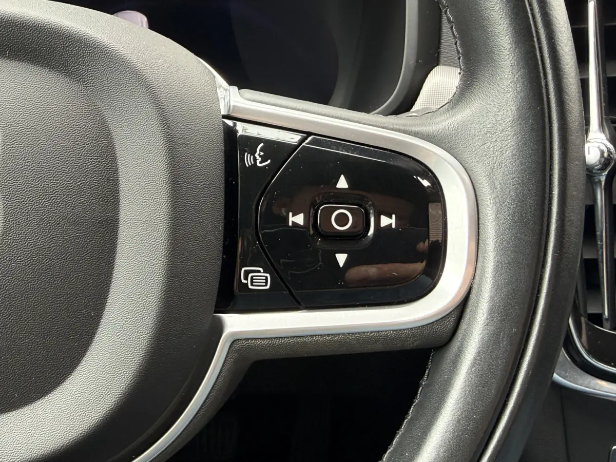 2.0 B4 Momentum Business | Keyless | Trekhaak | Apple Carplay