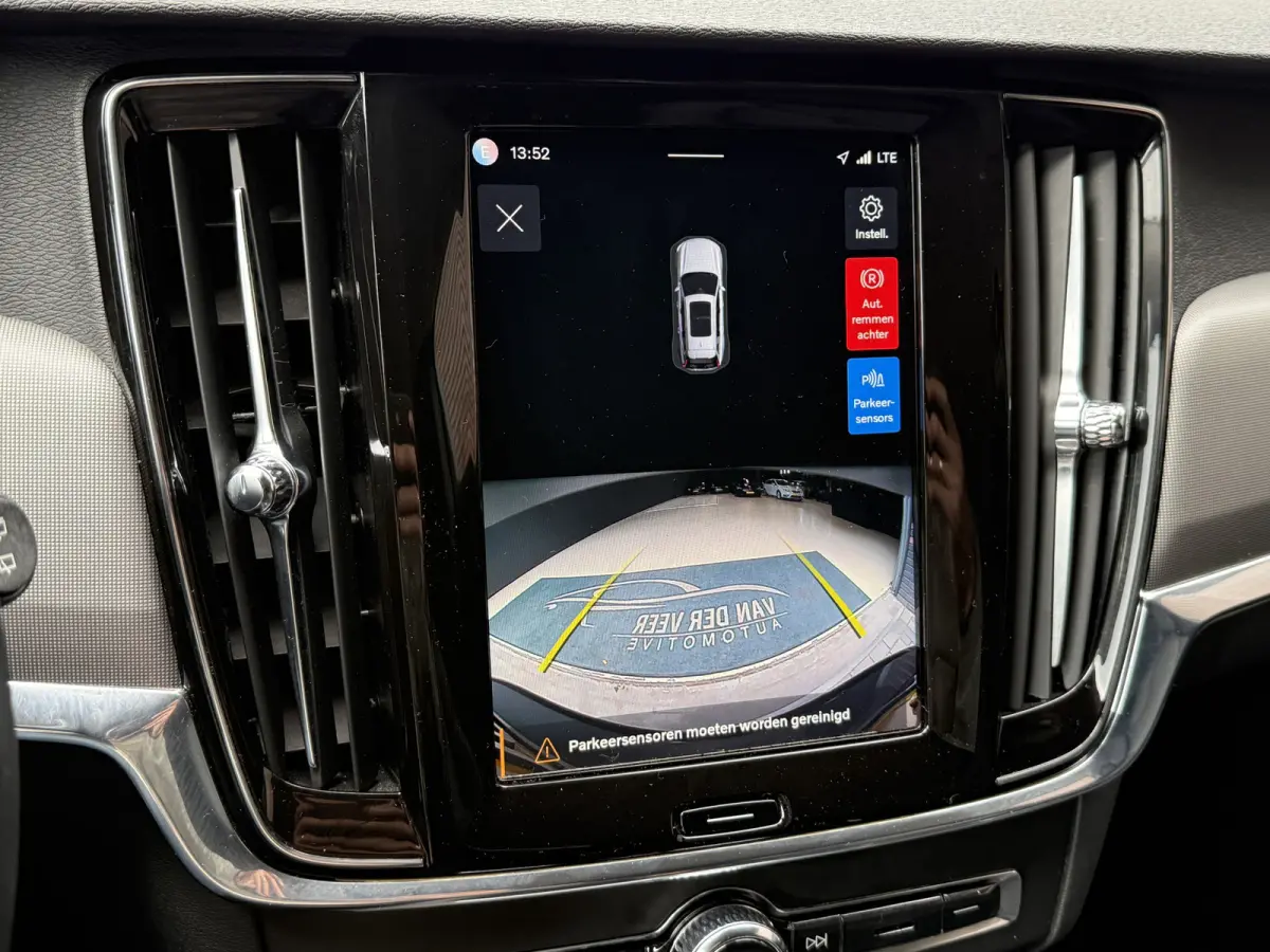 2.0 B4 Momentum Business | Keyless | Trekhaak | Apple Carplay