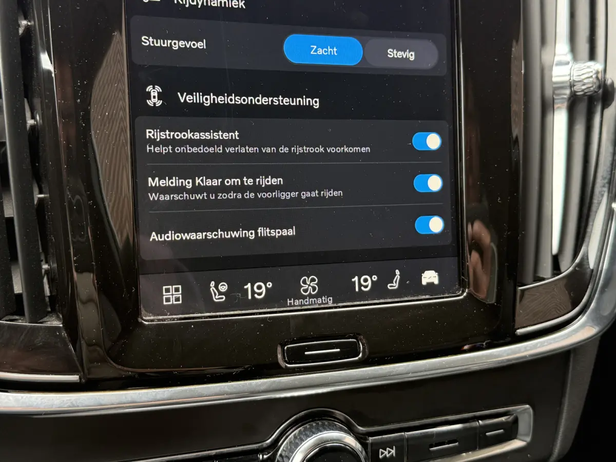 2.0 B4 Momentum Business | Keyless | Trekhaak | Apple Carplay