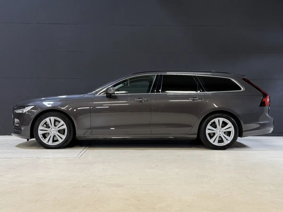 2.0 B4 Momentum Business | Keyless | Trekhaak | Apple Carplay