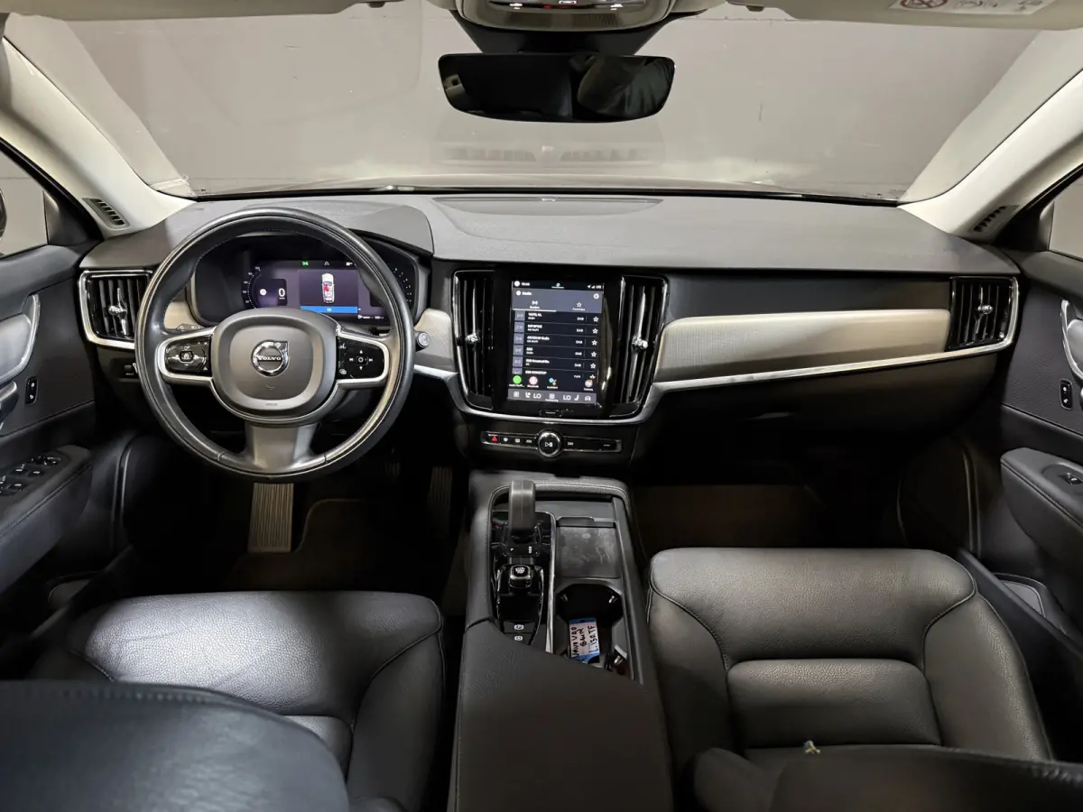 2.0 B4 Momentum Business | Keyless | Trekhaak | Apple Carplay