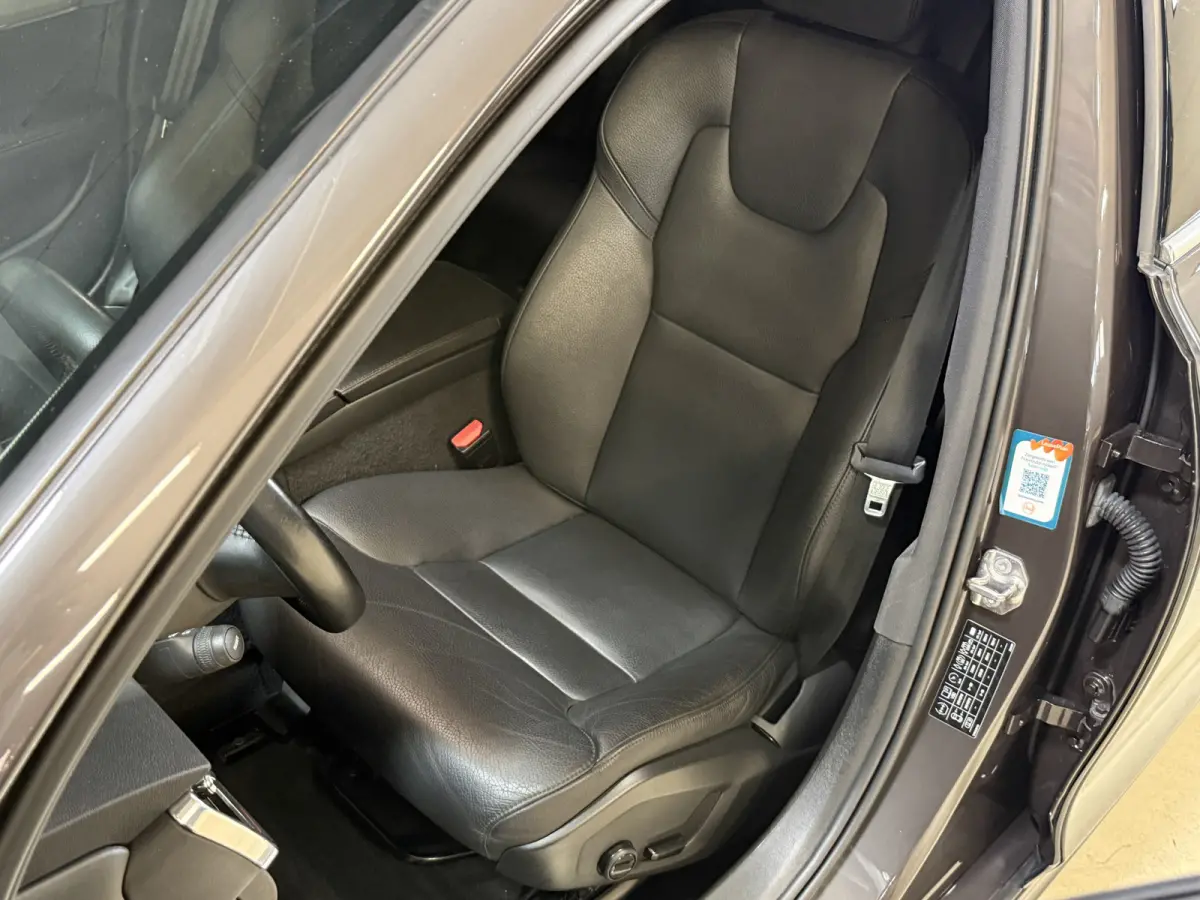 2.0 B4 Momentum Business | Keyless | Trekhaak | Apple Carplay