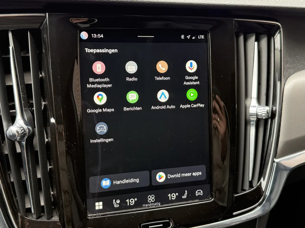 2.0 B4 Momentum Business | Keyless | Trekhaak | Apple Carplay