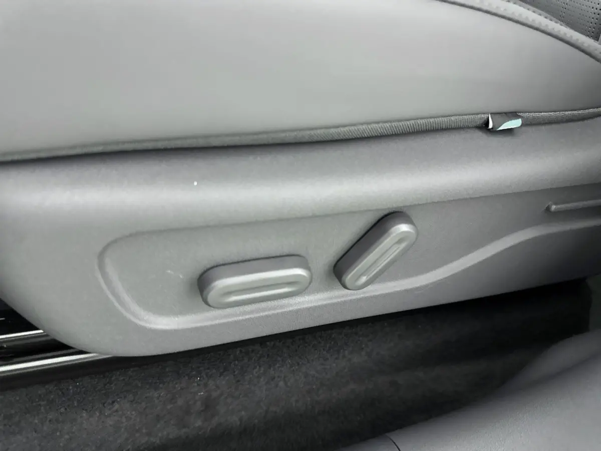 Design EV 18.8 kWh | Navigatie | Carplay | Camera | Panoramadak | Stoel/Stuur Verwarming | Stoelventilatie