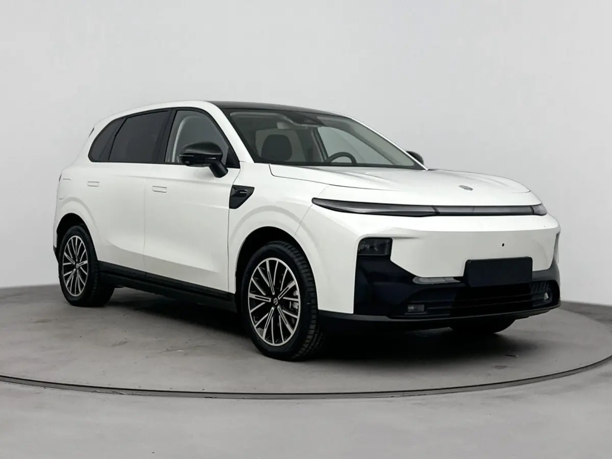 Design EV 18.8 kWh | Panoramadak | Camera | Navigatie | Carplay | Elektrische Stoelen | Stoel verwarming/ ventilatie | Stuurverwarming | Elektrische achterklep