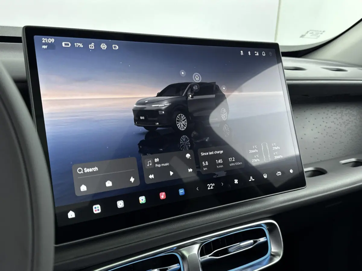Design EV 18.8 kWh Panoramadak | Stoel/Stuur Verwarming | Navigatie | Camera | Carplay | 18" lichtmetalen velgen | Elektrische achterklep