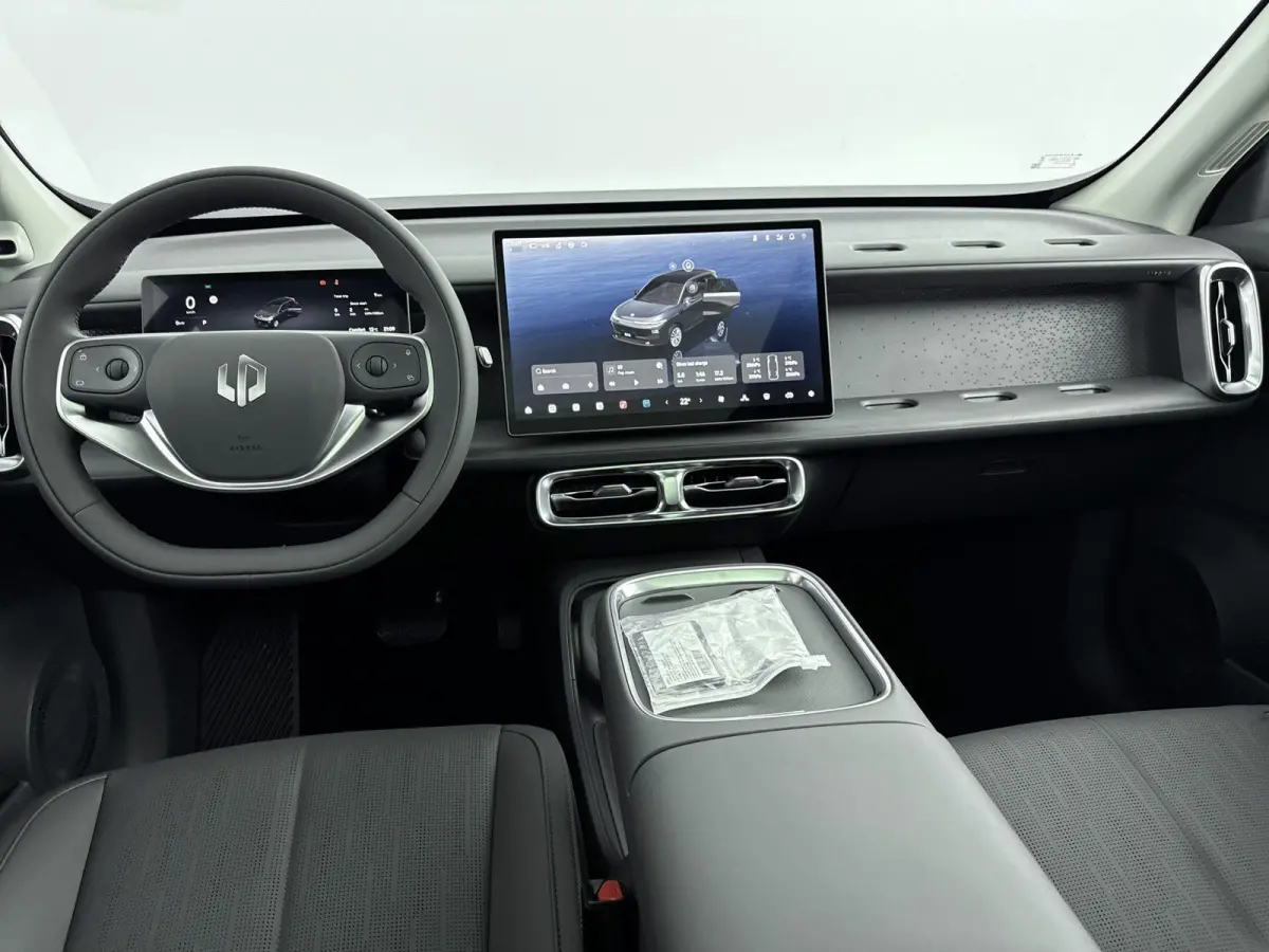 Design EV 18.8 kWh Panoramadak | Stoel/Stuur Verwarming | Navigatie | Camera | Carplay | 18" lichtmetalen velgen | Elektrische achterklep