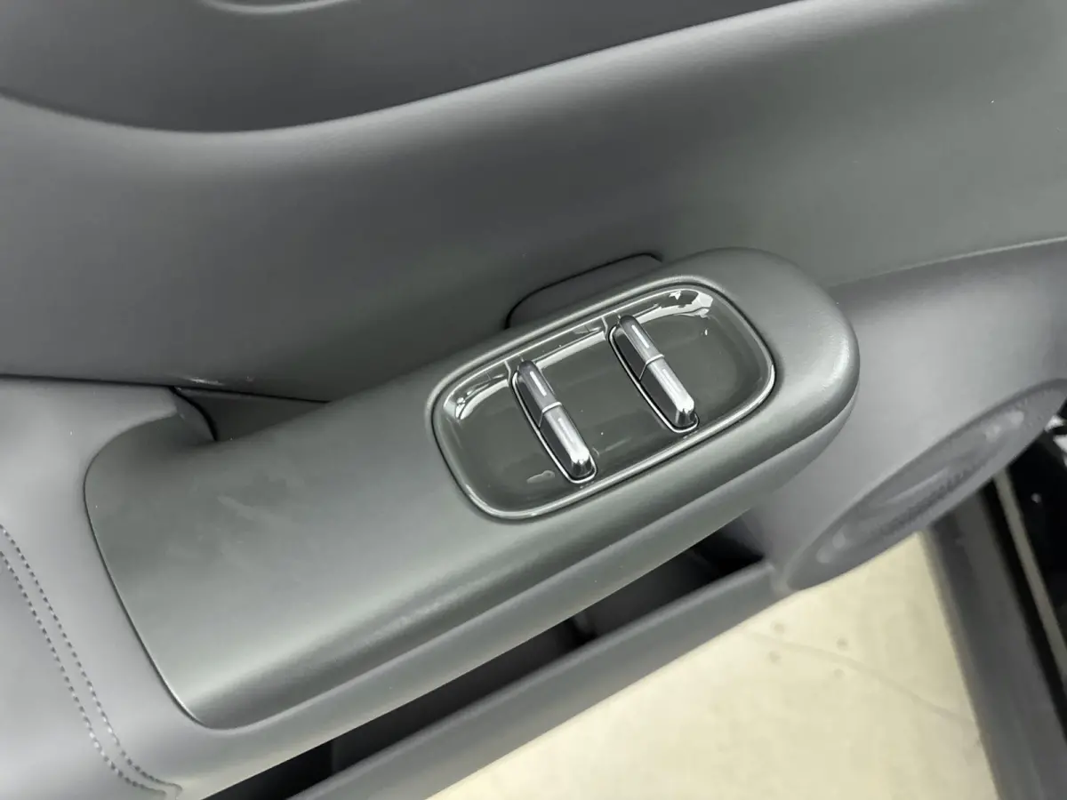 Design EV 18.8 kWh Panoramadak | Stoel/Stuur Verwarming | Navigatie | Camera | Carplay | 18" lichtmetalen velgen | Elektrische achterklep