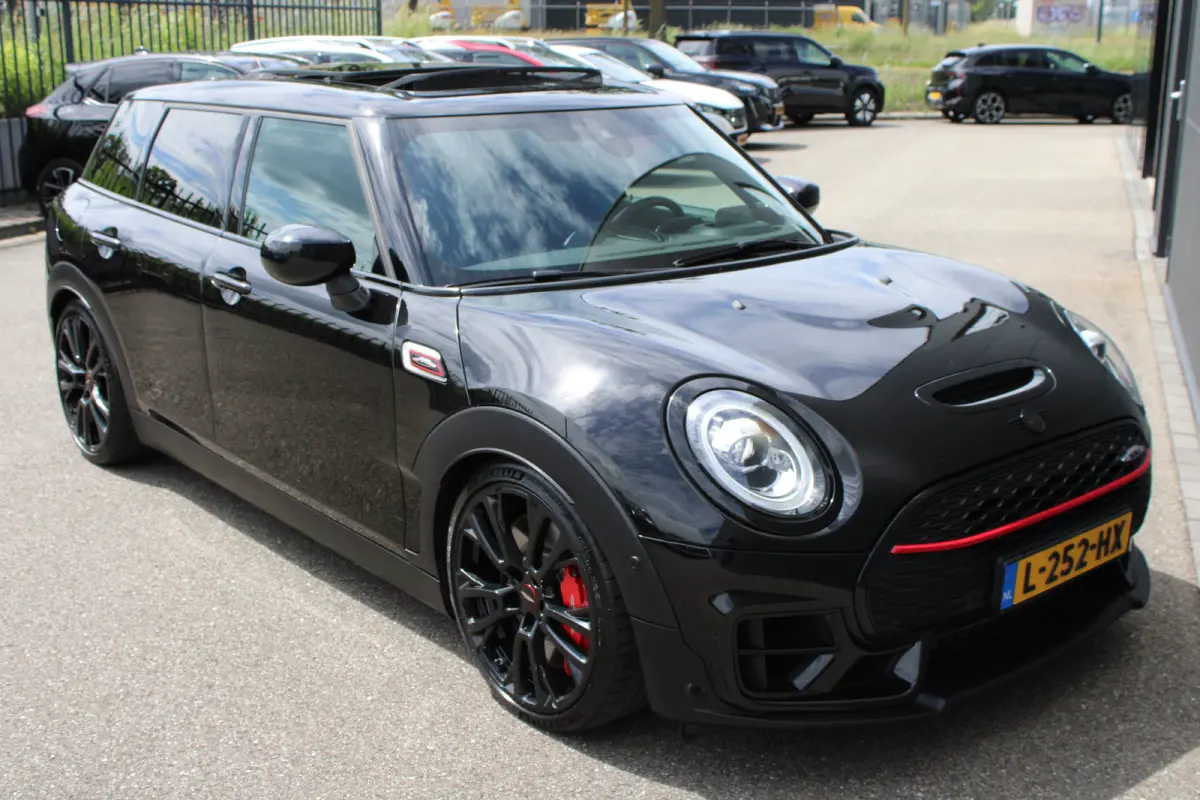 2.0 JCW 306pk ALL4 Thunder Pack | Automaat | Navigatie | Panorama/schuifdak | H&K | Verlaagd | Camera | Stoelverwarming |