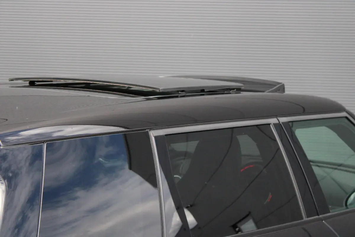 2.0 JCW 306pk ALL4 Thunder Pack | Automaat | Navigatie | Panorama/schuifdak | H&K | Verlaagd | Camera | Stoelverwarming |