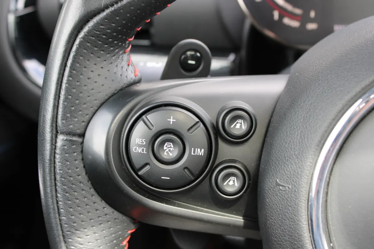 2.0 JCW 306pk ALL4 Thunder Pack | Automaat | Navigatie | Panorama/schuifdak | H&K | Verlaagd | Camera | Stoelverwarming |