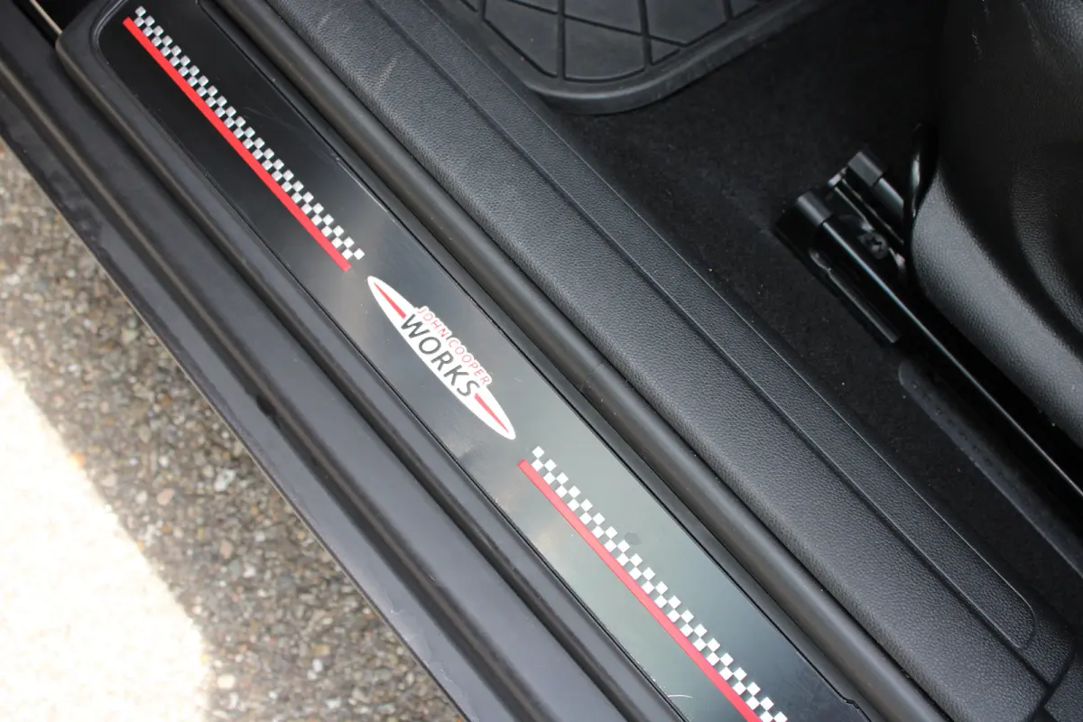 2.0 JCW 306pk ALL4 Thunder Pack | Automaat | Navigatie | Panorama/schuifdak | H&K | Verlaagd | Camera | Stoelverwarming |