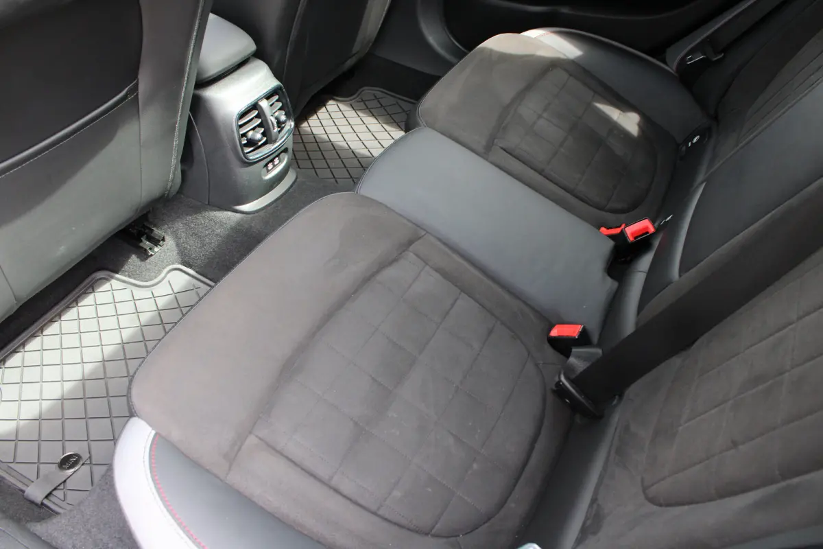 2.0 JCW 306pk ALL4 Thunder Pack | Automaat | Navigatie | Panorama/schuifdak | H&K | Verlaagd | Camera | Stoelverwarming |