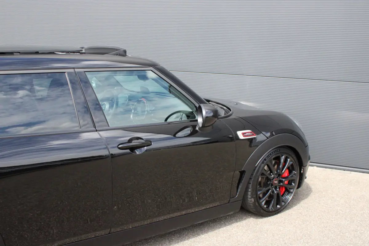 2.0 JCW 306pk ALL4 Thunder Pack | Automaat | Navigatie | Panorama/schuifdak | H&K | Verlaagd | Camera | Stoelverwarming |