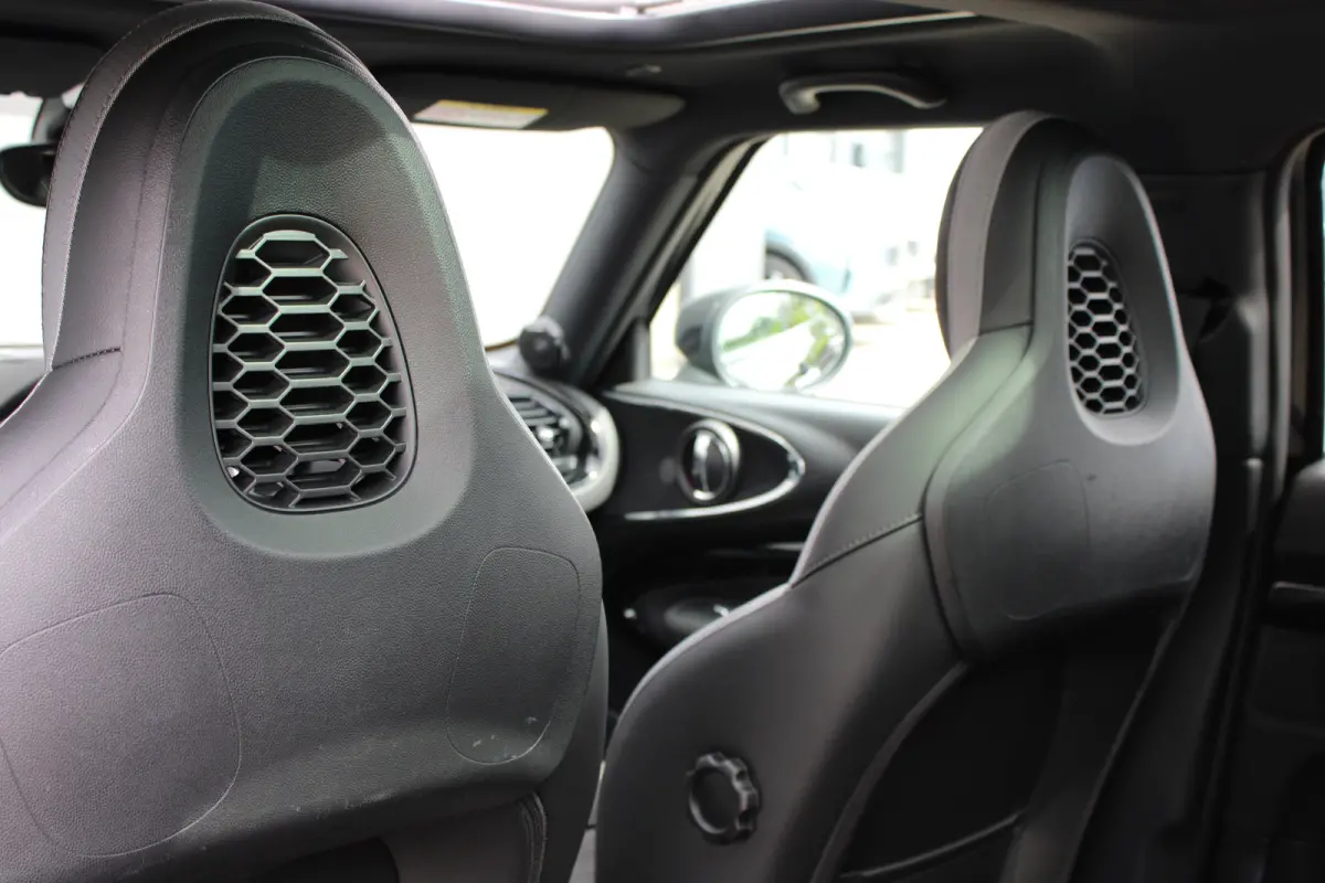 2.0 JCW 306pk ALL4 Thunder Pack | Automaat | Navigatie | Panorama/schuifdak | H&K | Verlaagd | Camera | Stoelverwarming |
