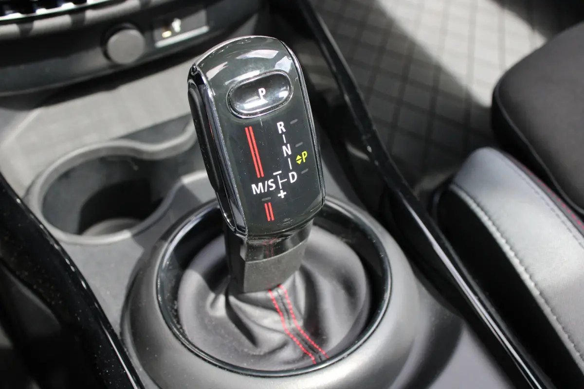 2.0 JCW 306pk ALL4 Thunder Pack | Automaat | Navigatie | Panorama/schuifdak | H&K | Verlaagd | Camera | Stoelverwarming |