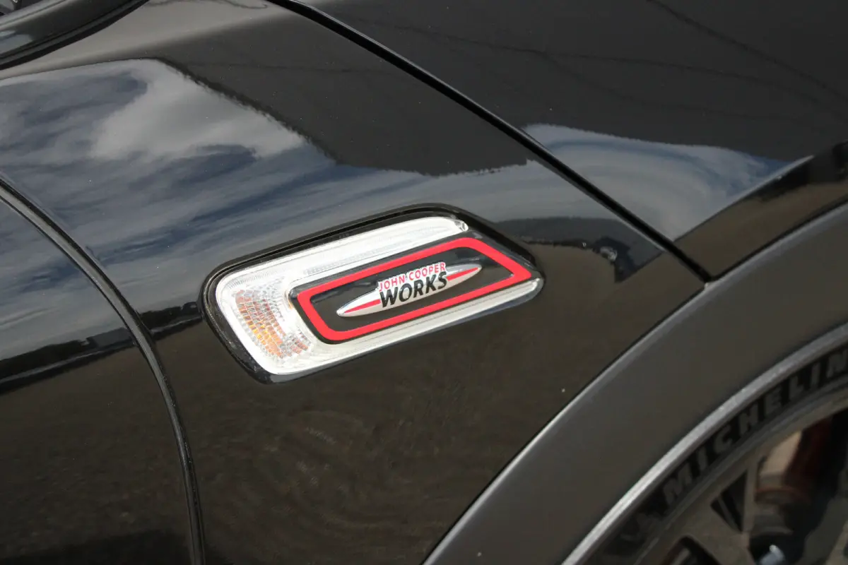 2.0 JCW 306pk ALL4 Thunder Pack | Automaat | Navigatie | Panorama/schuifdak | H&K | Verlaagd | Camera | Stoelverwarming |