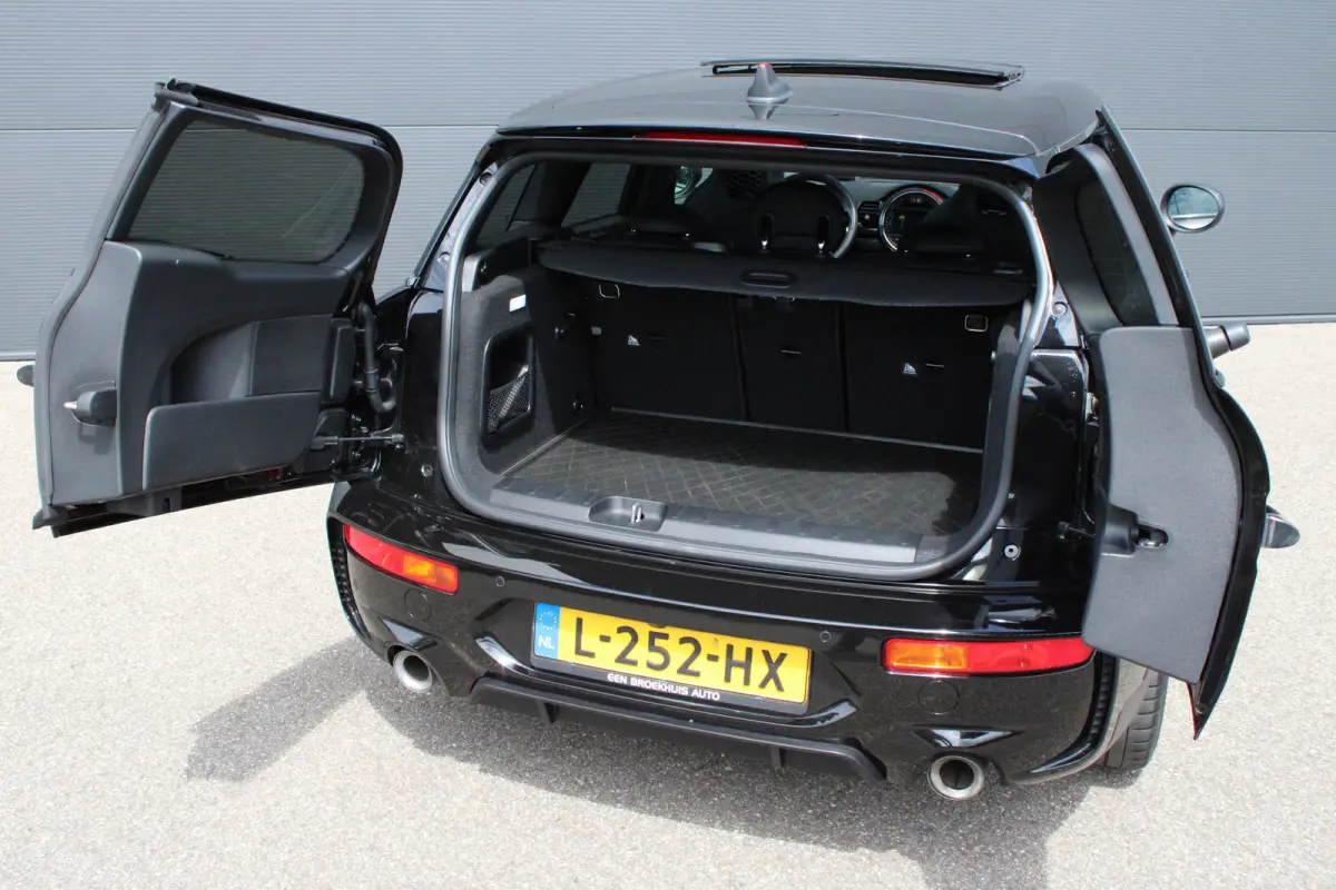 2.0 JCW 306pk ALL4 Thunder Pack | Automaat | Navigatie | Panorama/schuifdak | H&K | Verlaagd | Camera | Stoelverwarming |