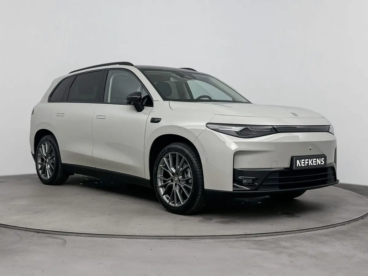 Design Pro 69.9 kWh | lichtmetalen velgen 20" | luxe kunstlederen bekleding met stoelverwarming en ventilatie | navigatiesysteem | panoramadak | Tundra Grey