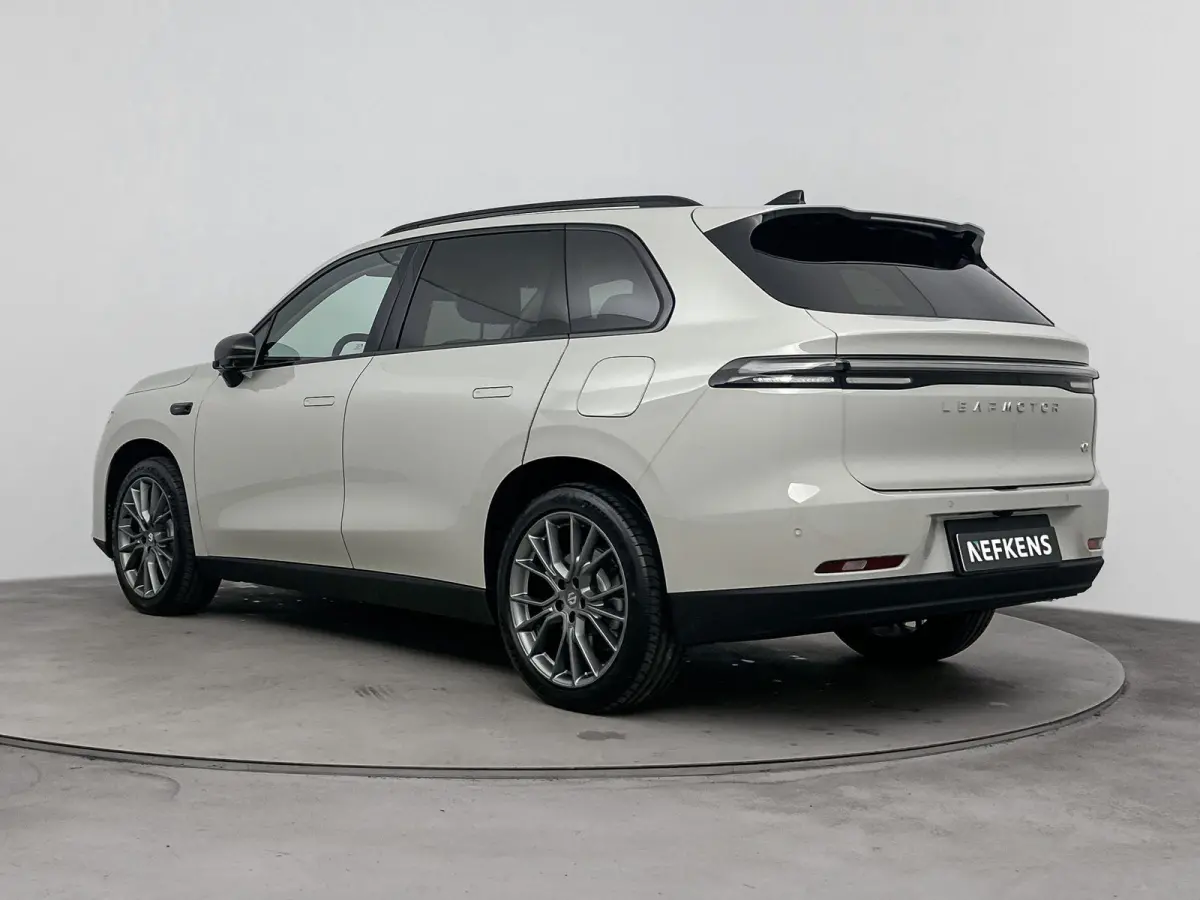 Design Pro 69.9 kWh | lichtmetalen velgen 20" | luxe kunstlederen bekleding met stoelverwarming en ventilatie | navigatiesysteem | panoramadak | Tundra Grey