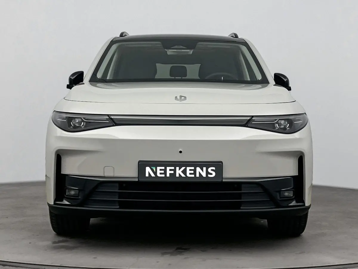 Design Pro 69.9 kWh | lichtmetalen velgen 20" | luxe kunstlederen bekleding met stoelverwarming en ventilatie | navigatiesysteem | panoramadak | Tundra Grey