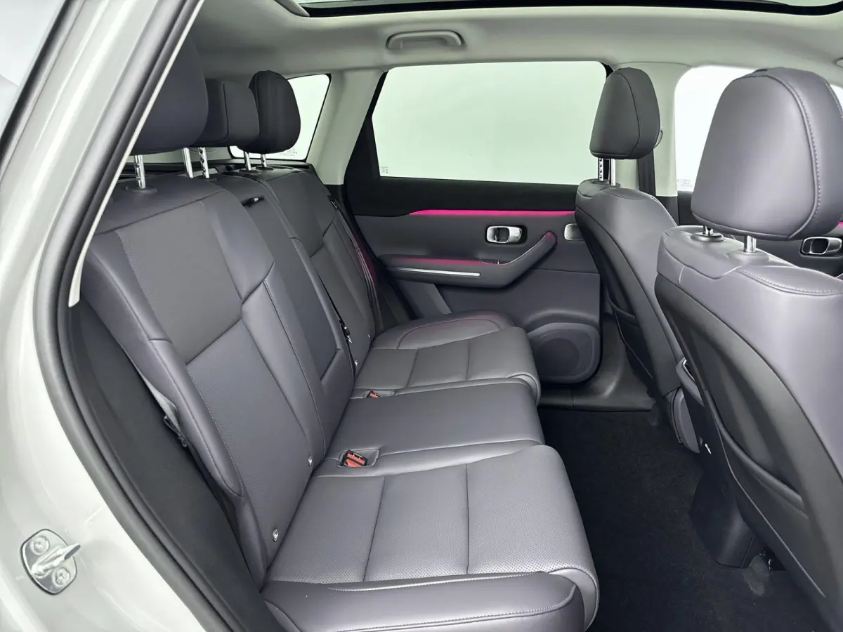 Design Pro 69.9 kWh | lichtmetalen velgen 20" | luxe kunstlederen bekleding met stoelverwarming en ventilatie | navigatiesysteem | panoramadak | Tundra Grey
