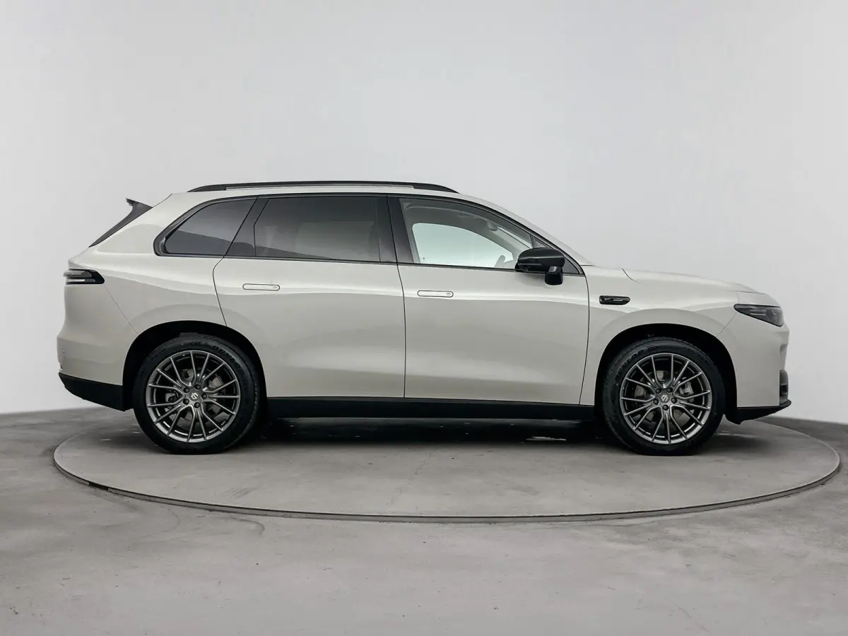 Design Pro 69.9 kWh | lichtmetalen velgen 20" | luxe kunstlederen bekleding met stoelverwarming en ventilatie | navigatiesysteem | panoramadak | Tundra Grey