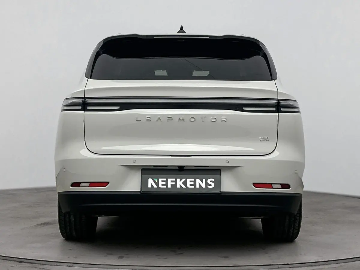 Design Pro 69.9 kWh | lichtmetalen velgen 20" | luxe kunstlederen bekleding met stoelverwarming en ventilatie | navigatiesysteem | panoramadak | Tundra Grey