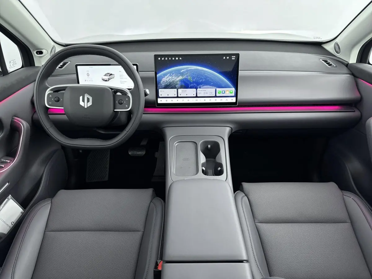 Design Pro 69.9 kWh | lichtmetalen velgen 20" | luxe kunstlederen bekleding met stoelverwarming en ventilatie | navigatiesysteem | panoramadak | Tundra Grey