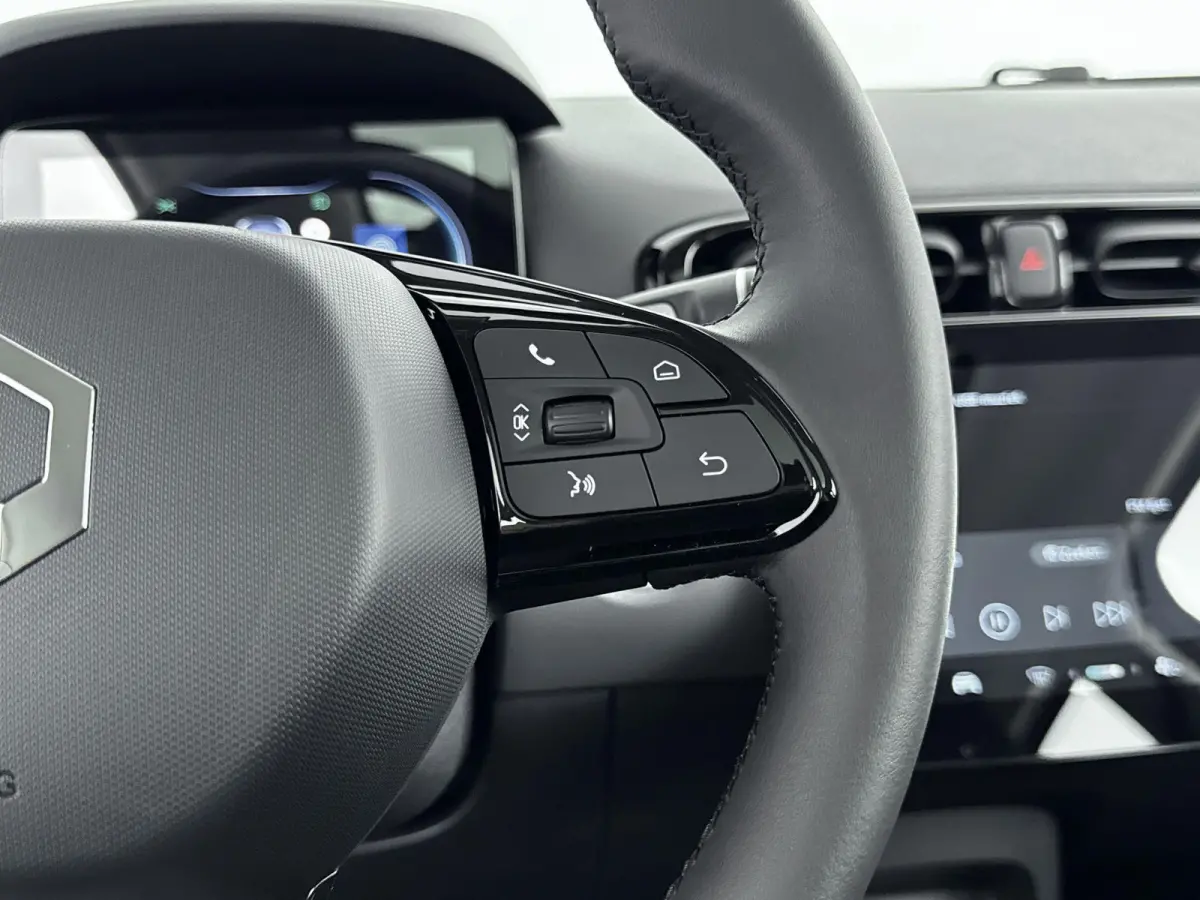 37.3 kWh 95pk Design | Achteruitrijcamera | Navigatiesysteem | Panoramadak | Lichtmetalen velgen | ADAS