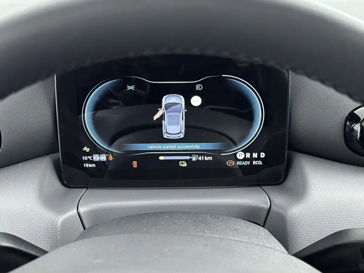 37.3 kWh 95pk Design | Achteruitrijcamera | Navigatiesysteem | Panoramadak | Lichtmetalen velgen | ADAS
